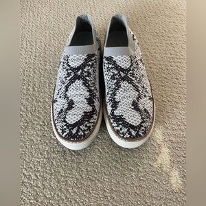 Washable slip on shoes size 6.5 worn once